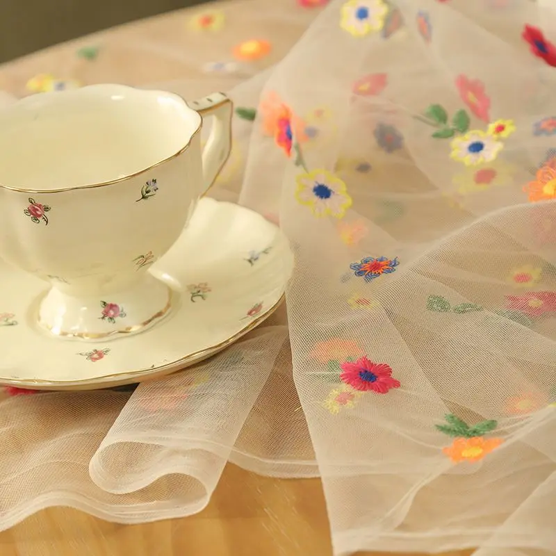 Tischdecke transparent mit buntem Blumenmuster, Tüll-Optik – Bild 3