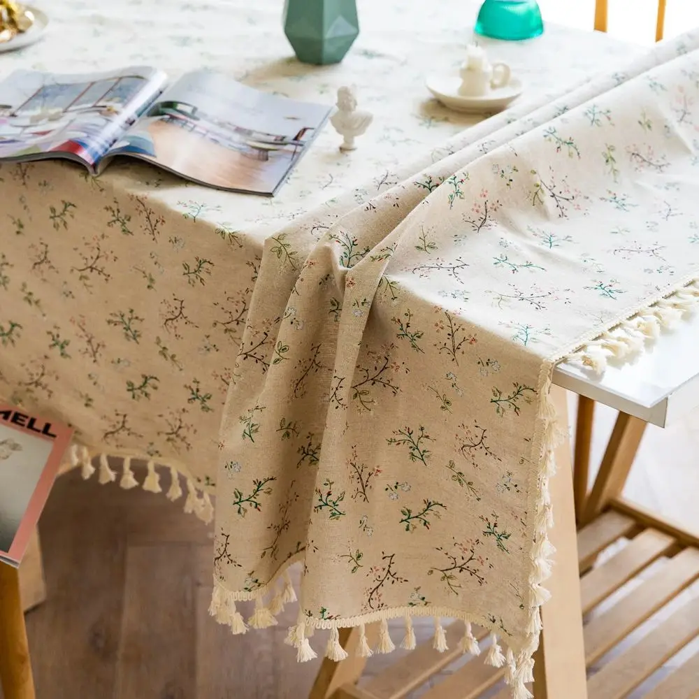 Kleine Tischdecken rechteckig mit Blumenmuster und Quasten – Creme – grüne Blumen