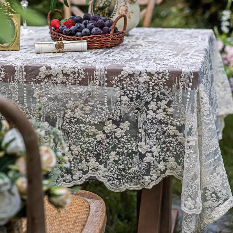 Tischdecke Stoff mit Spitze und Blütenstickerei, rechteckig – Hellgrau