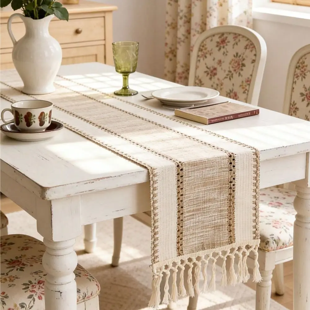 Tischläufer mit Lochmuster, Streifen und Fransen – Beige