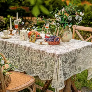 Tischdecke Stoff mit Spitze und Blütenstickerei, rechteckig – Creme