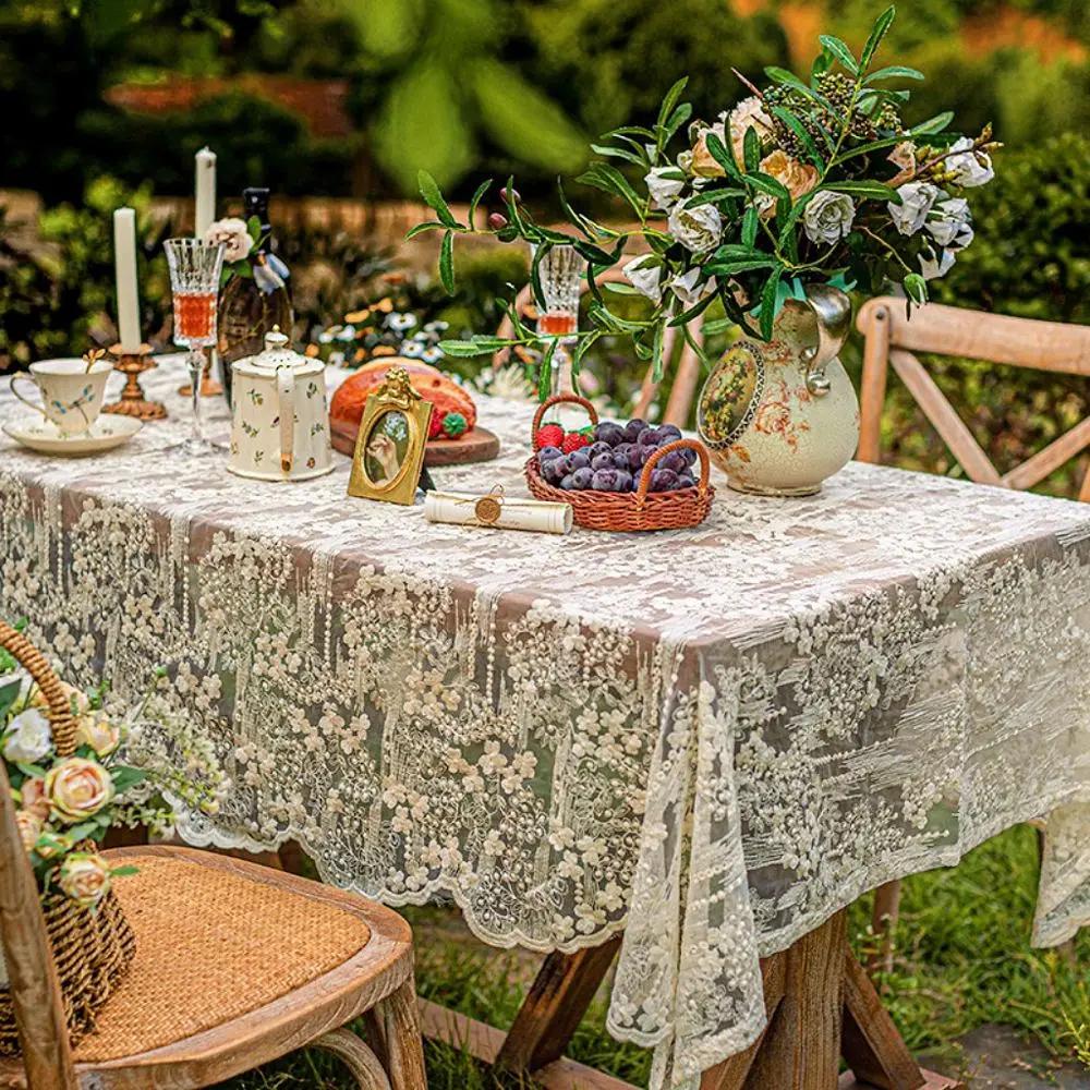 Tischdecke Stoff mit Spitze und Blütenstickerei, rechteckig – Creme