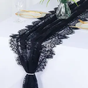 Tischläufer Schwarz in Spitzenoptik mit Blumenmuster – Schwarz